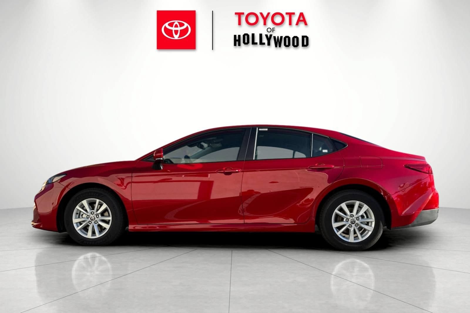 2026 Toyota Camry LE - Photo 9