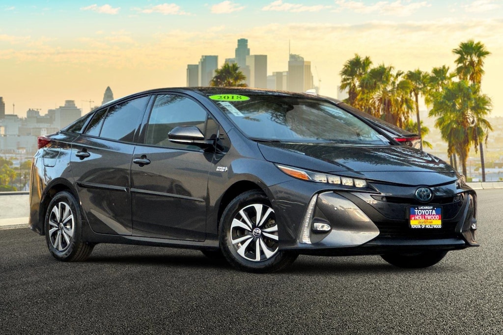 2018 Toyota Prius Prime Plus Premium Advanced photo 2