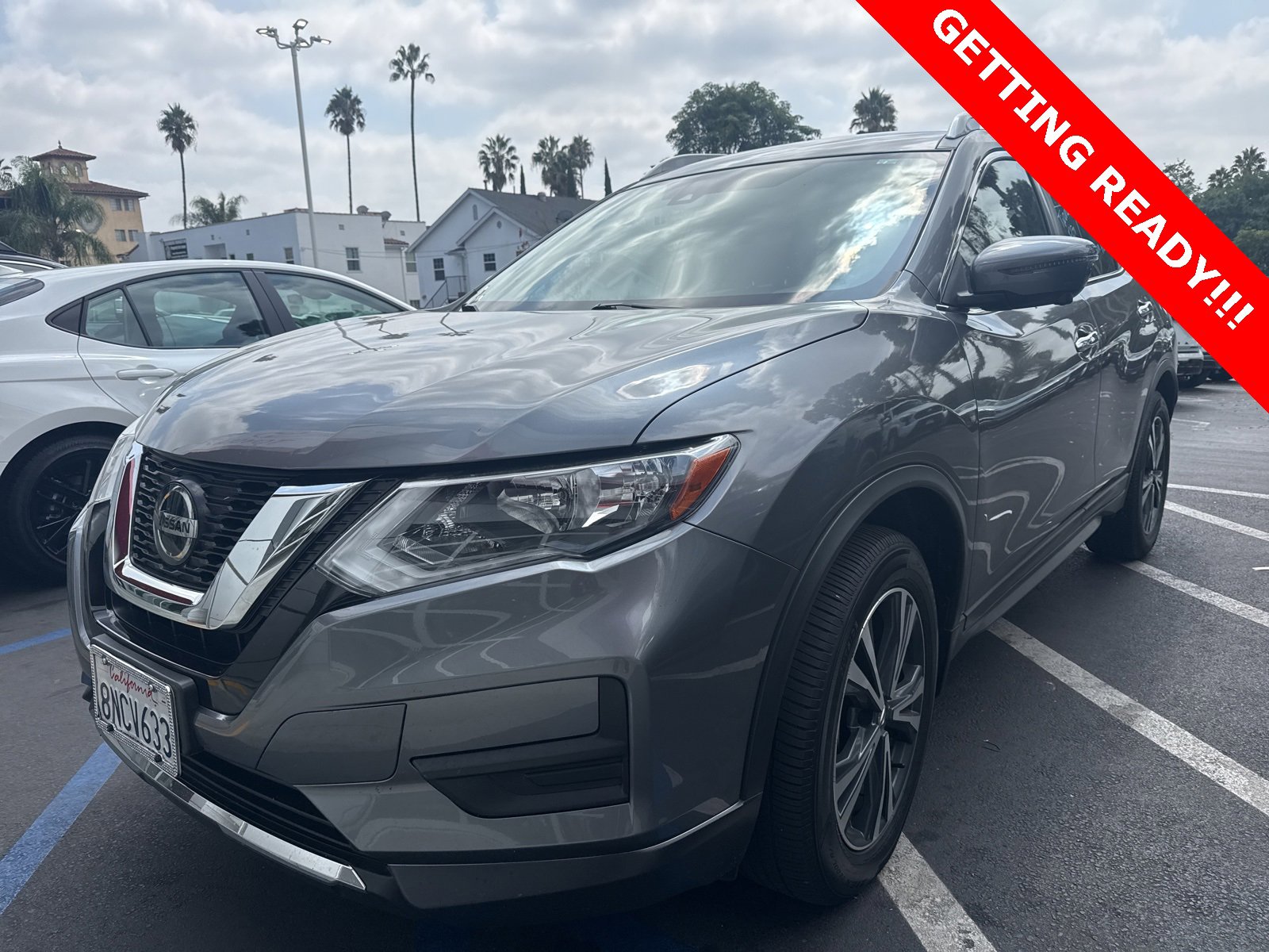 2019 Nissan Rogue SV photo 2