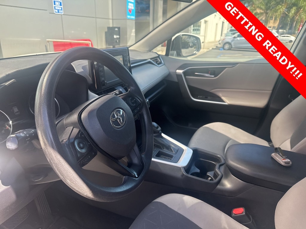 2019 Toyota RAV4 XLE photo 7