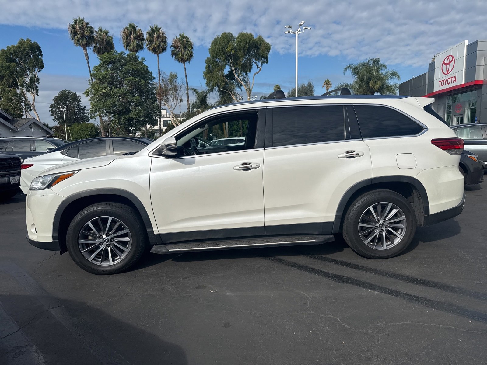 2019 Toyota Highlander XLE photo 2