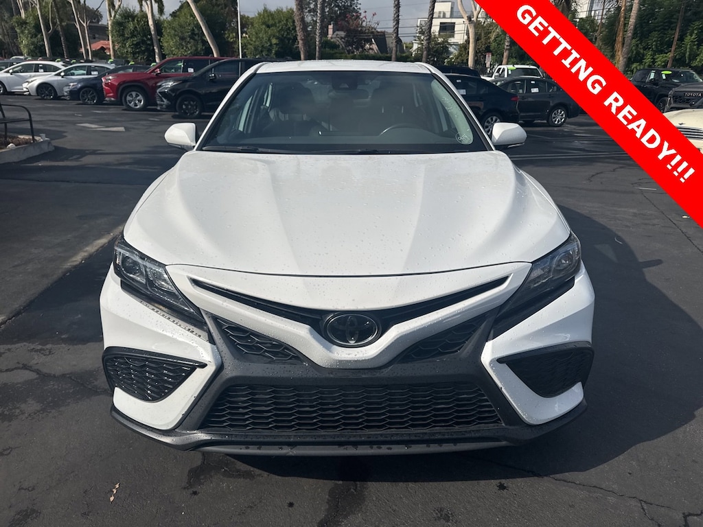 2023 Toyota Camry SE photo 3