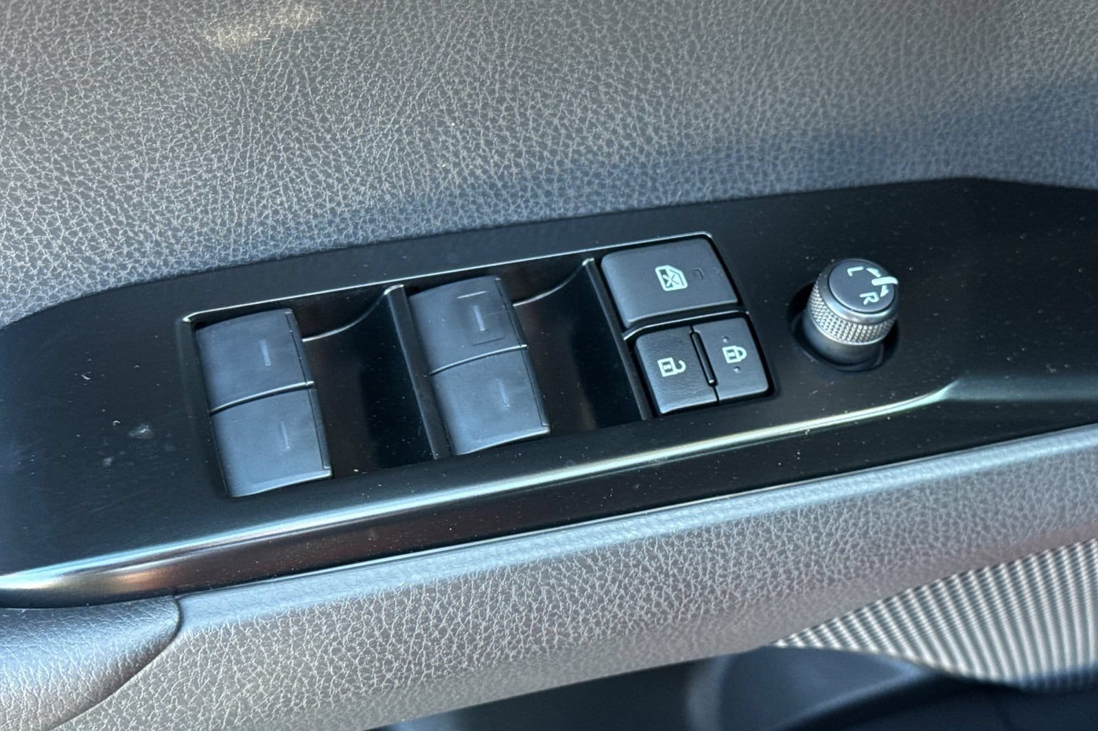 2026 Toyota Camry LE - Photo 12