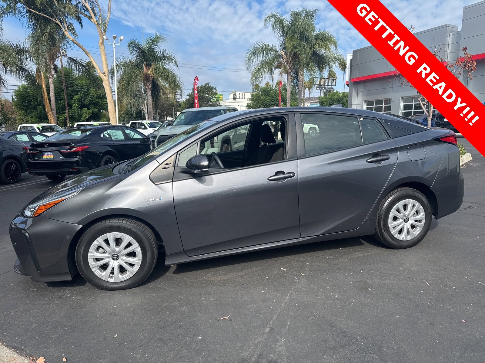 2022 Toyota Prius LE photo 3
