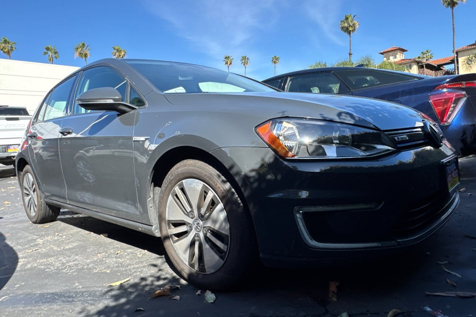 Used 2016 Volkswagen e-Golf e-Golf SE with VIN WVWKP7AU1GW916787 for sale in Los Angeles, CA