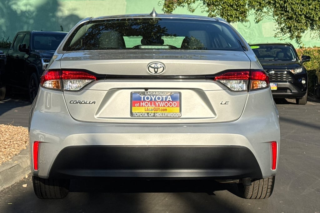 2023 Toyota Corolla LE photo 3