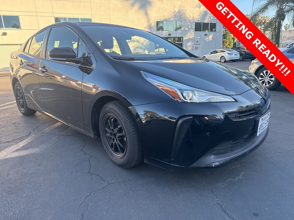 2020 Toyota Prius LE photo 2