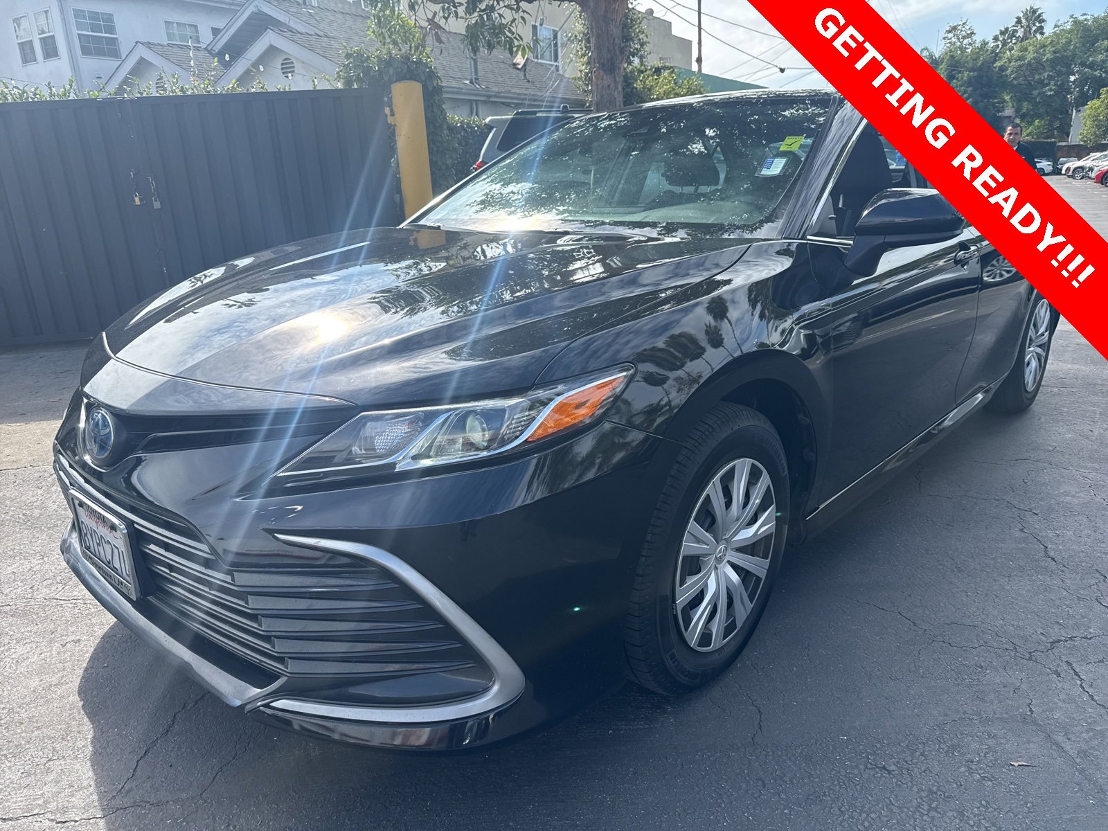 2022 Toyota Camry Hybrid LE photo 2