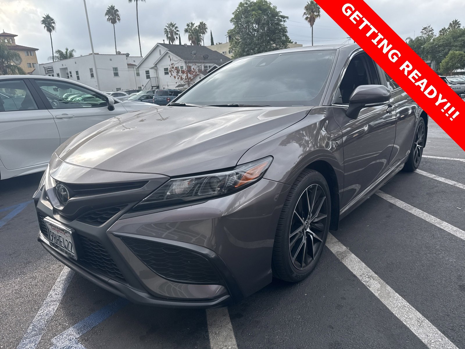 2022 Toyota Camry SE photo 2