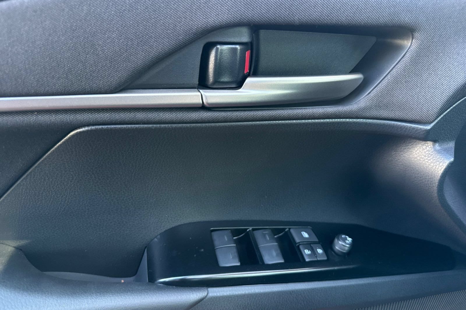 2026 Toyota Camry LE - Photo 11