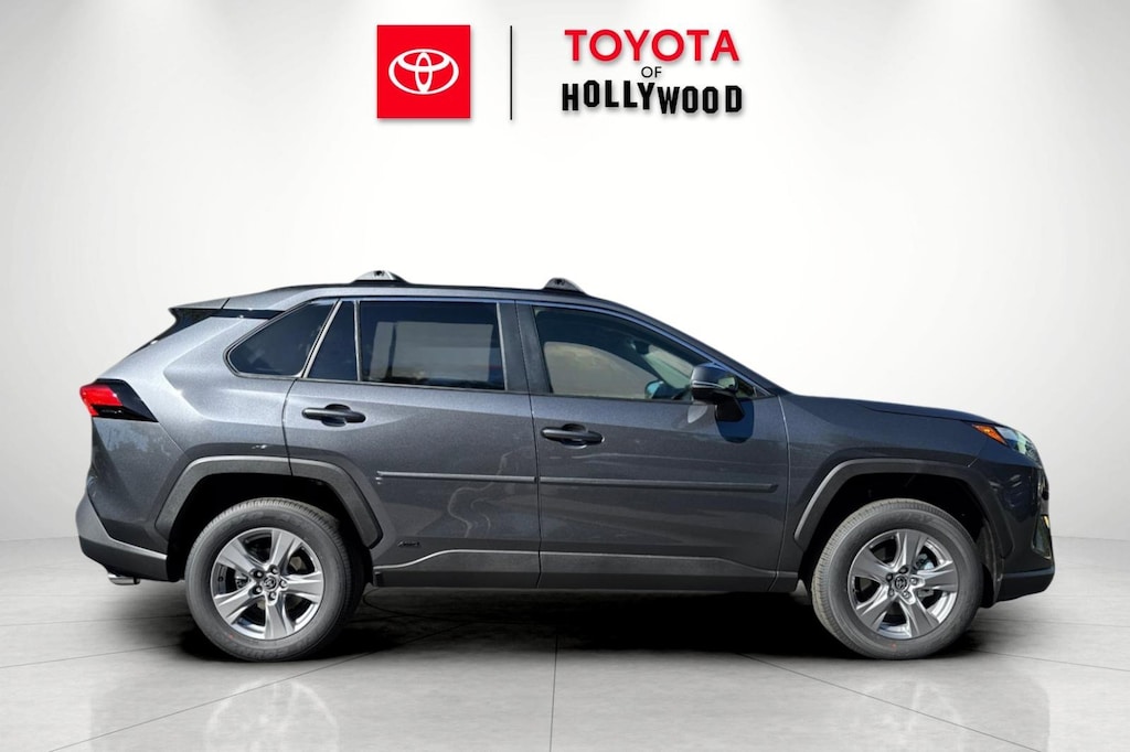 2025 Toyota RAV4 Hybrid LE photo 2