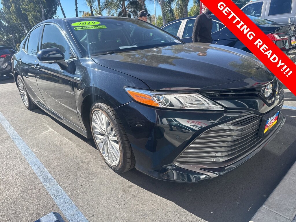 Used 2019 Toyota Camry Hybrid XLE Sedan