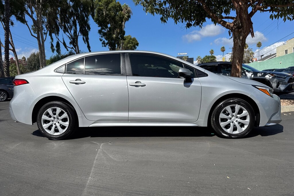 2024 Toyota Corolla XLE LE Premium SE photo 2