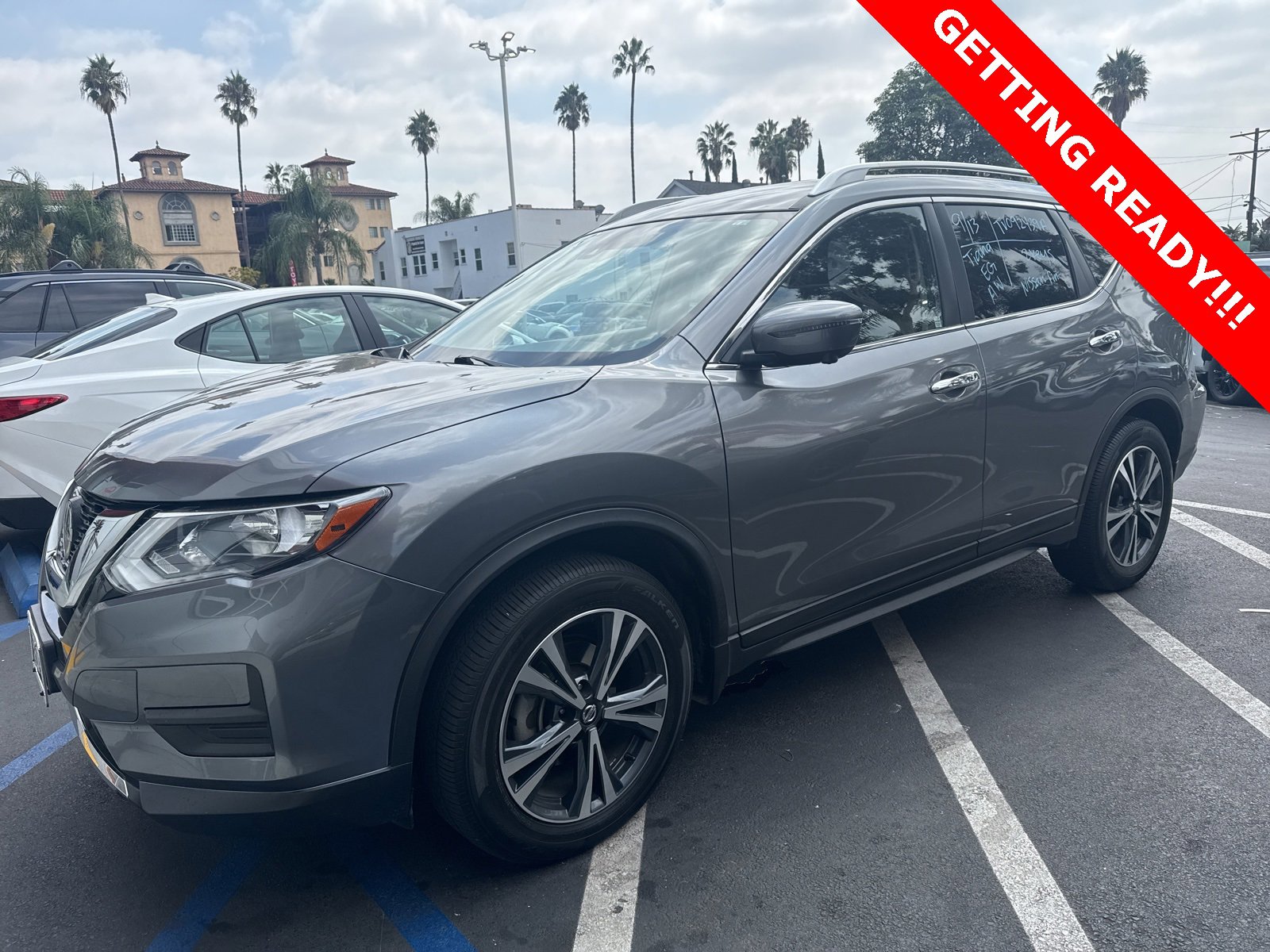 2019 Nissan Rogue SV photo 3