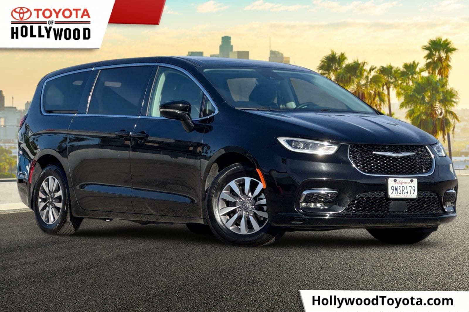 2024 Chrysler Pacifica Hybrid Select PHEV's photo