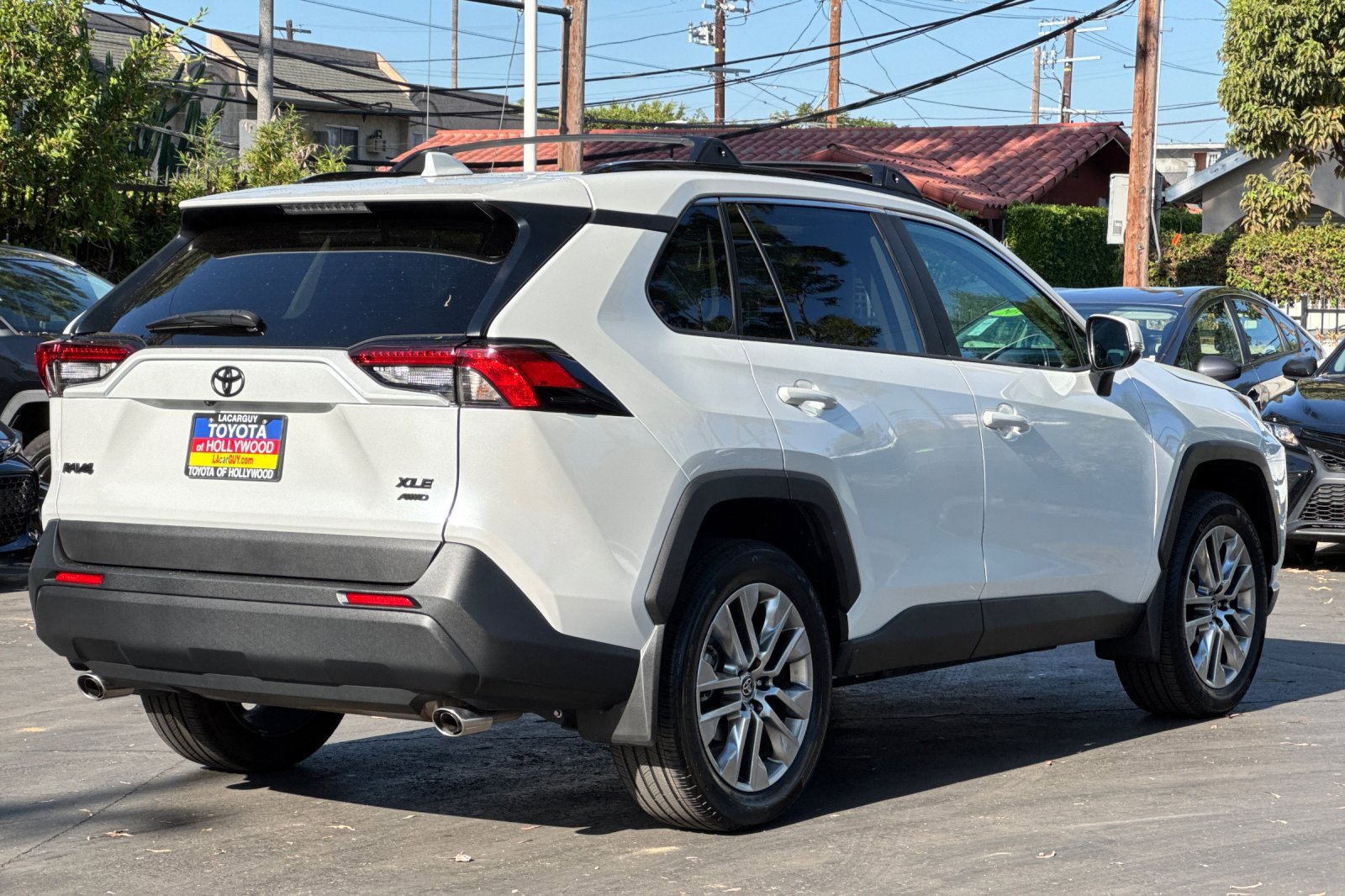 2023 Toyota RAV4 XLE Premium photo 3