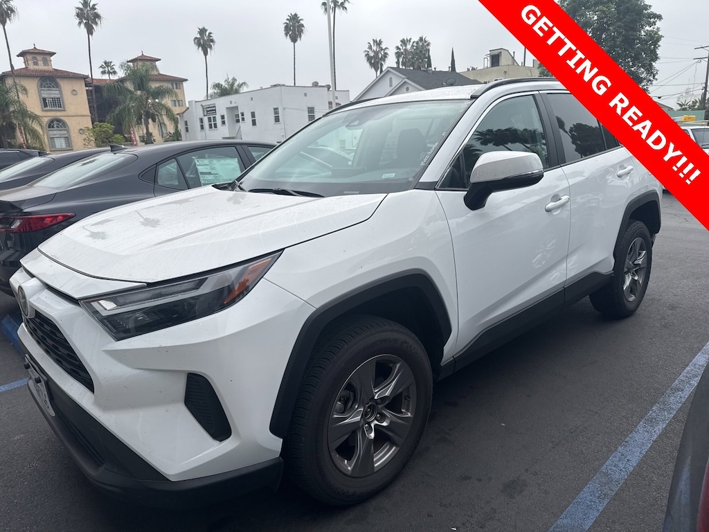 2024 Toyota RAV4 XLE photo 2