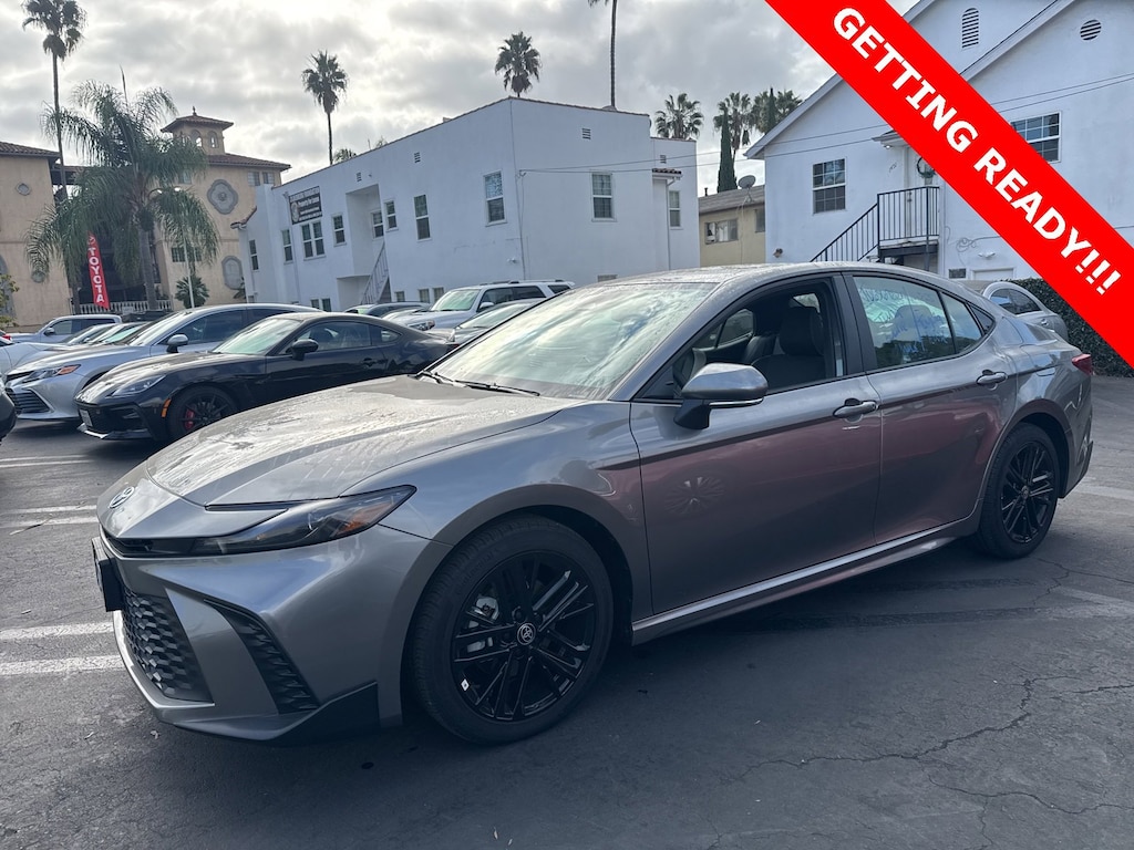 2025 Toyota Camry SE photo 3