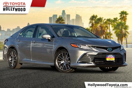 2022 Toyota Camry Hybrid XLE Sedan
