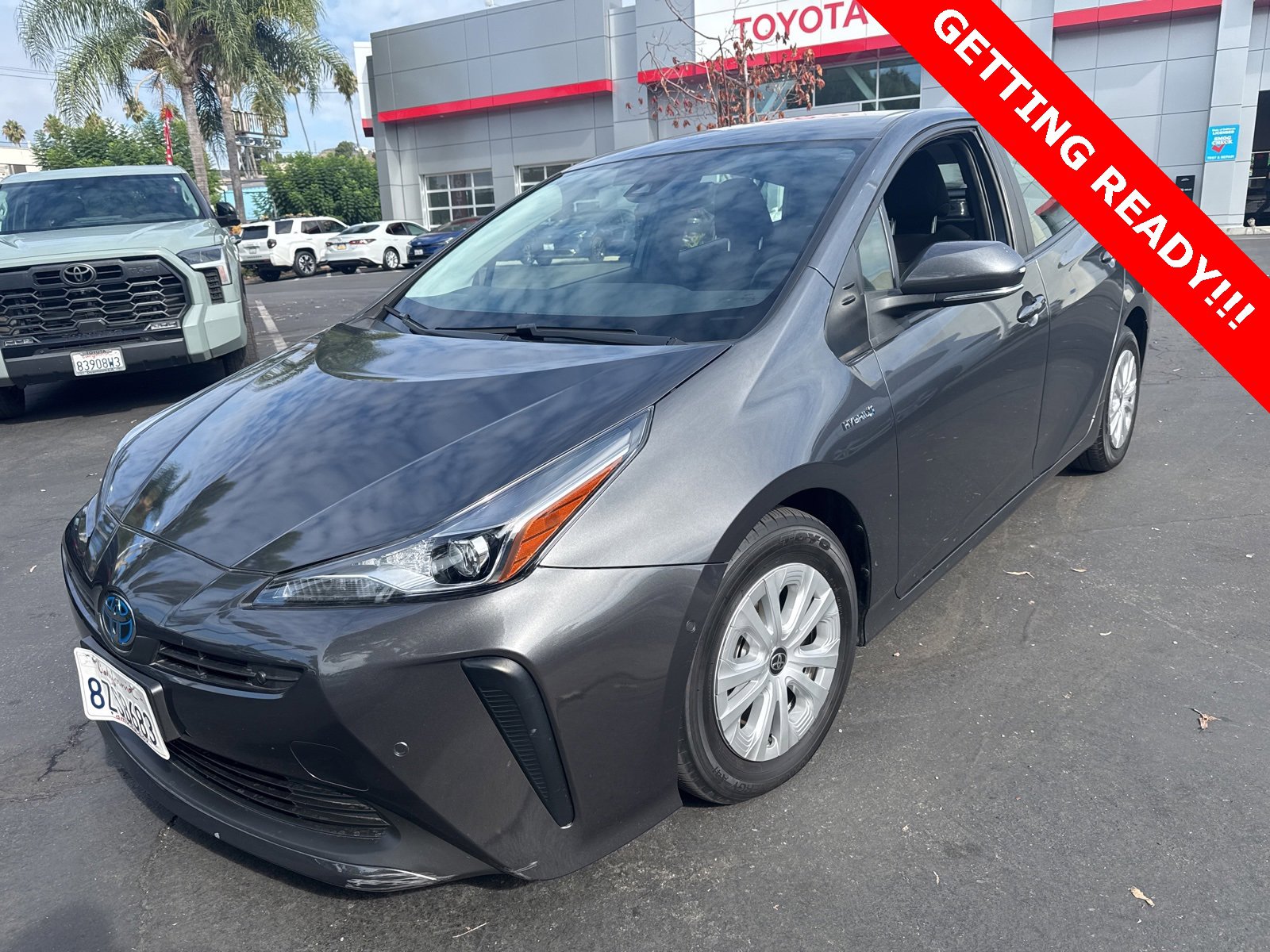 2022 Toyota Prius LE photo 2