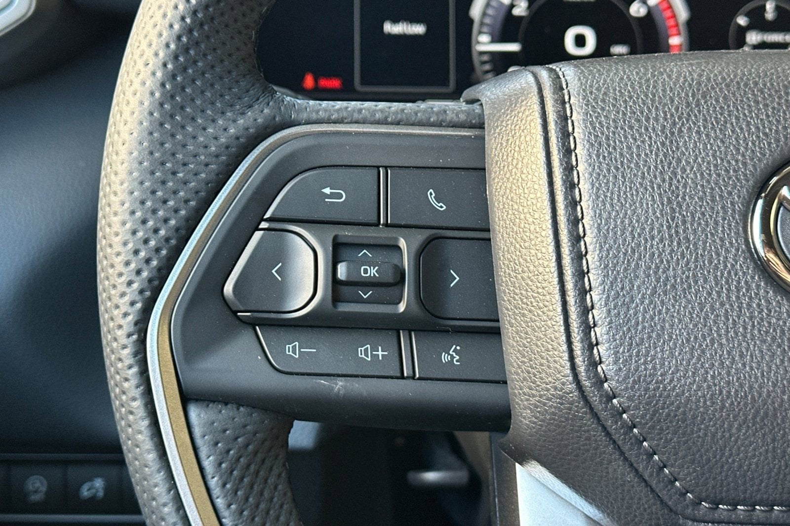 2025 Toyota Tundra Limited - Photo 25