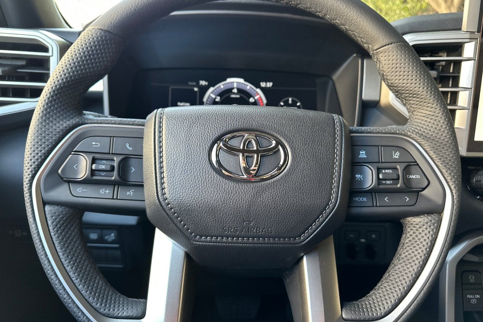 2025 Toyota Tundra Limited - Photo 24
