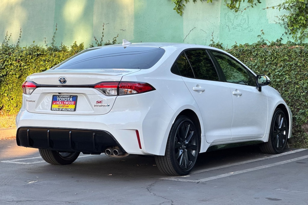 2024 Toyota Corolla Hybrid SE photo 4