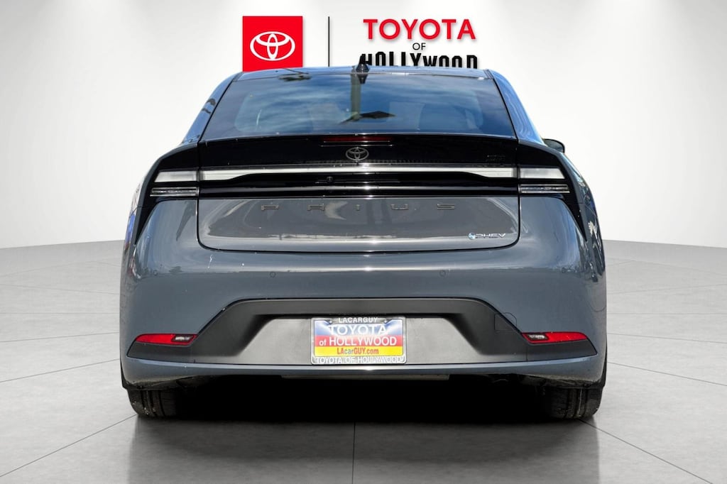 2026 Toyota Prius Plug-in Hybrid SE photo 4