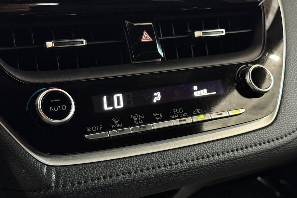 2022 Toyota Corolla SE photo 18