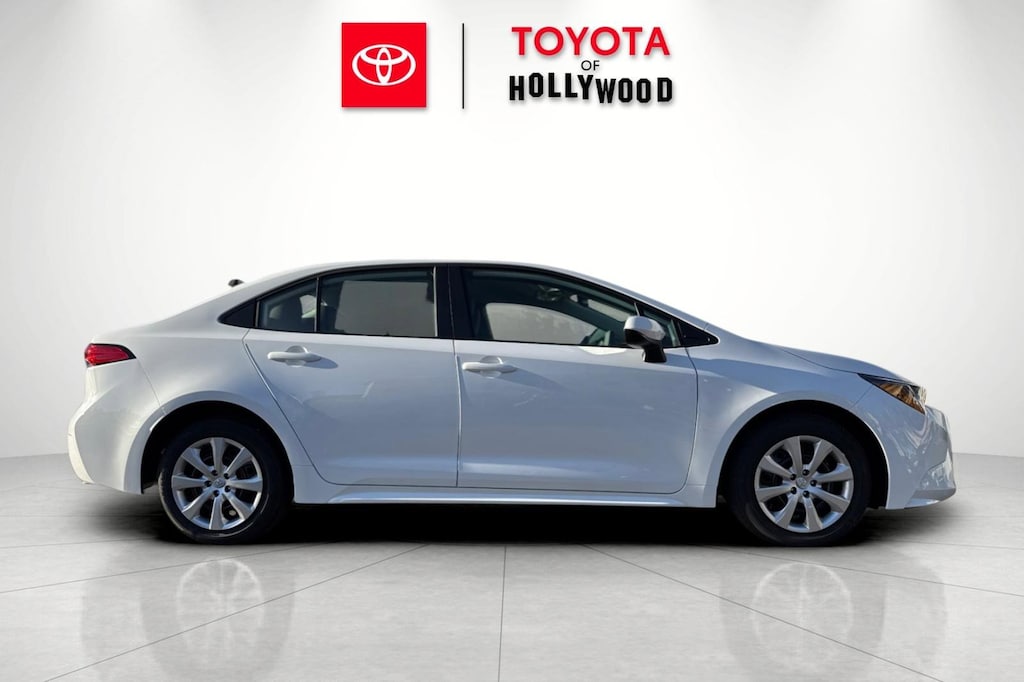 2026 Toyota Corolla LE photo 2