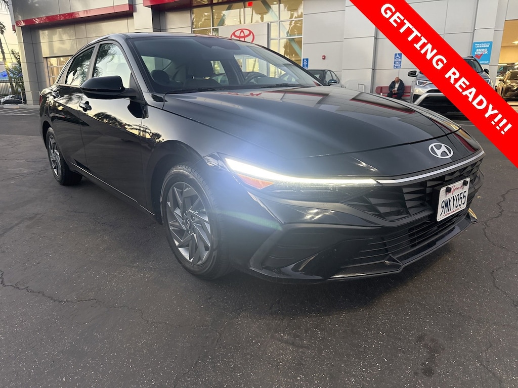 2024 Hyundai Elantra SEL photo 2