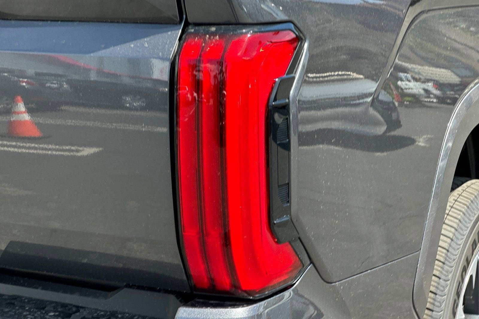 2025 Toyota Tundra Limited - Photo 11