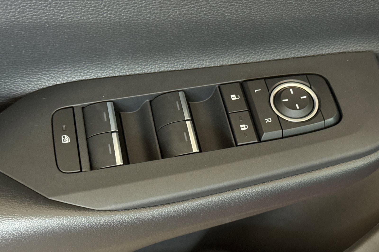 2026 Toyota Prius Plug-in Hybrid XSE - Photo 12