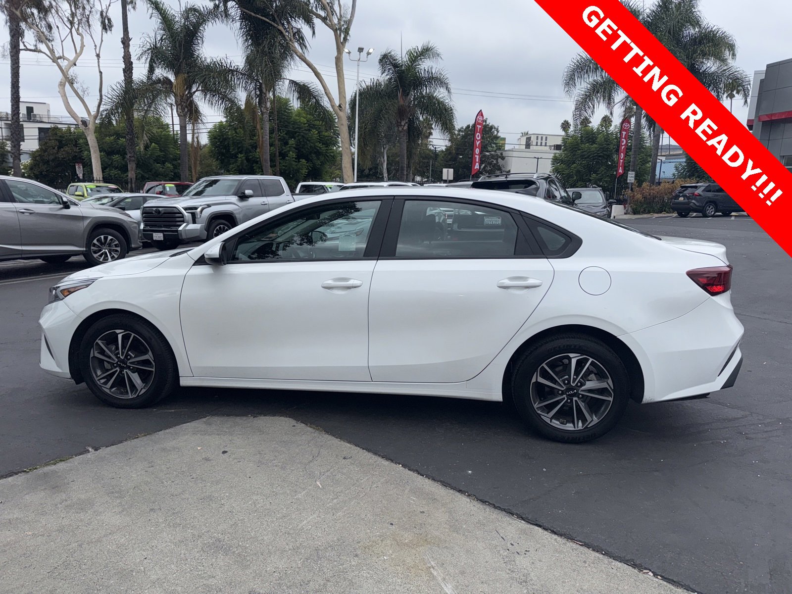2023 Kia Forte LXS photo 2
