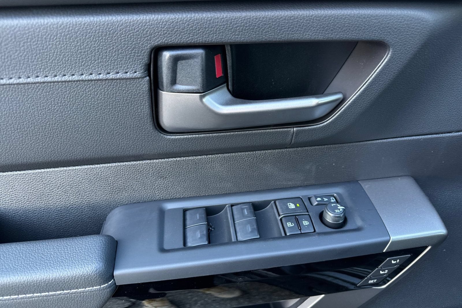 2026 Toyota Tundra Limited - Photo 10