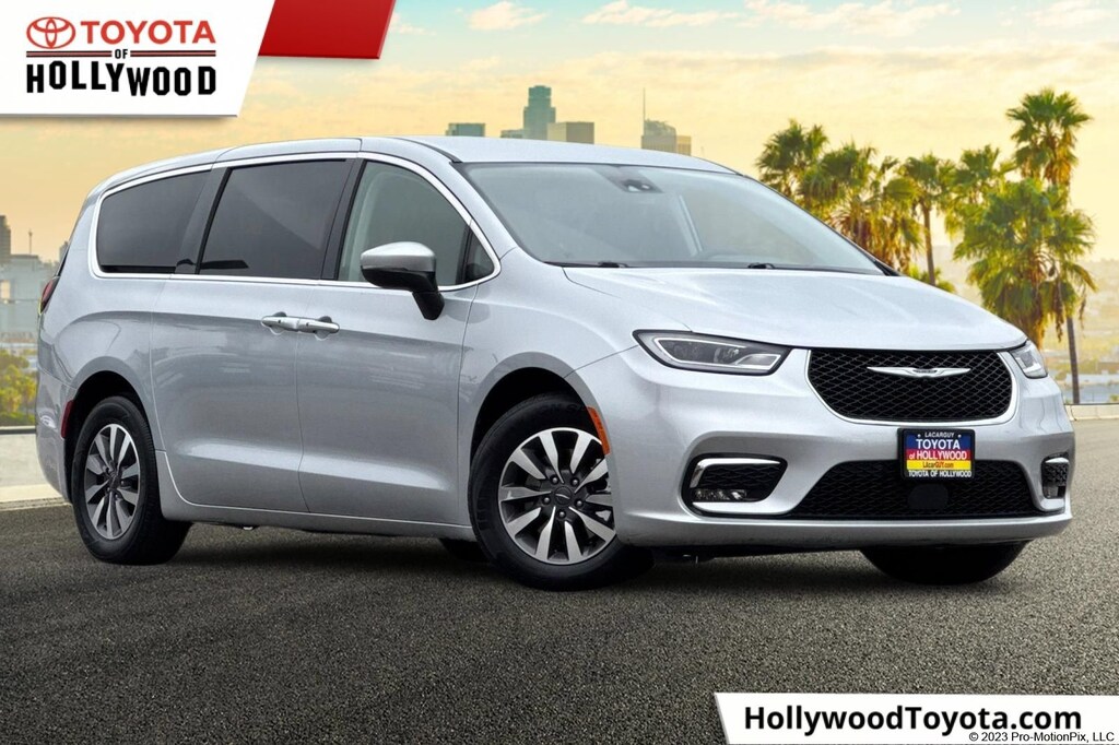 Used 2023 Chrysler Pacifica Plug-In Hybrid Touring L Van Passenger Van