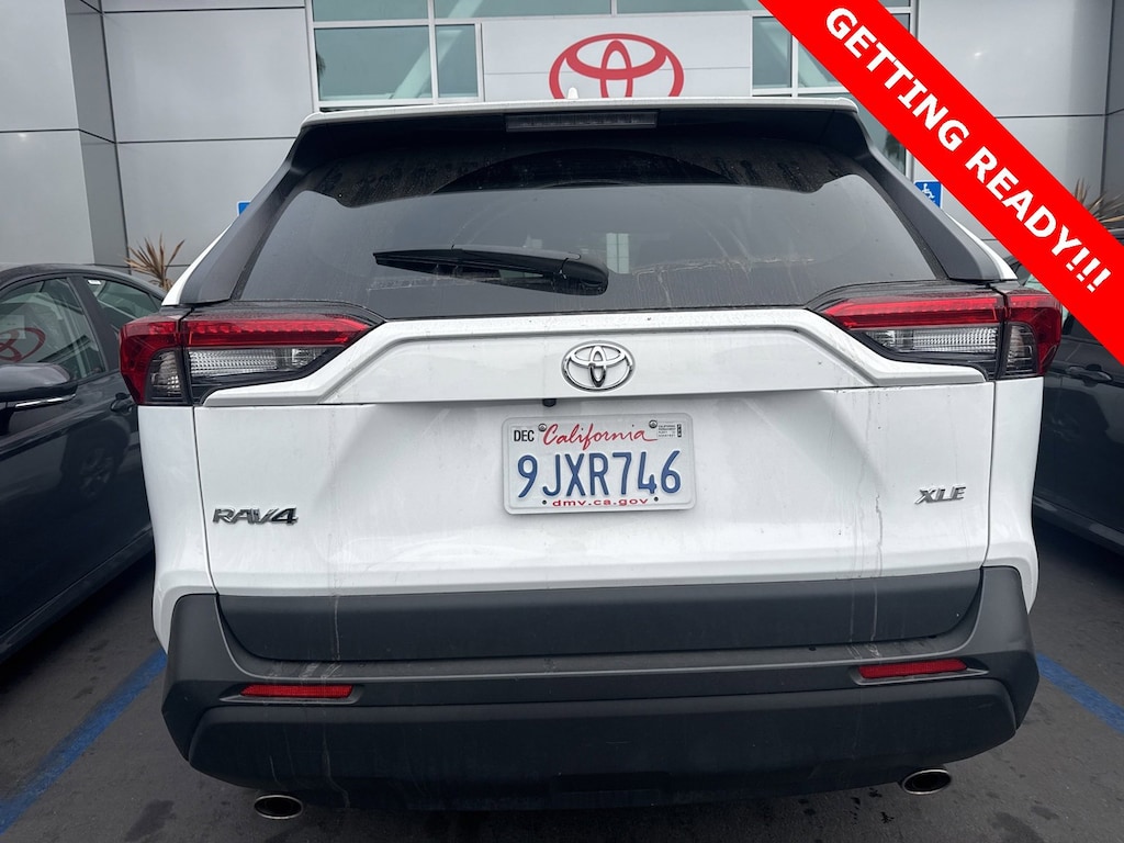 2024 Toyota RAV4 XLE photo 4