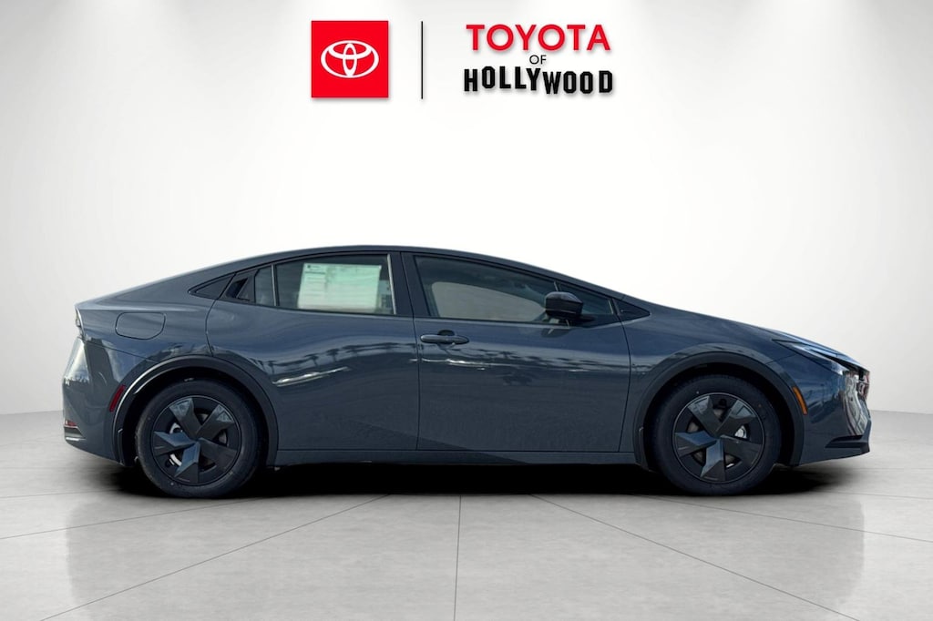 2026 Toyota Prius Plug-in Hybrid SE photo 2