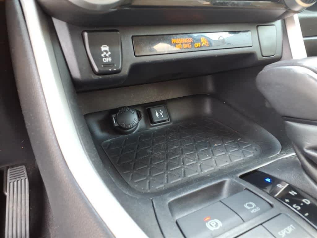 Thumbnail: 2019 Toyota RAV4 - 21