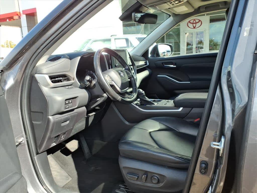 Thumbnail: 2023 Toyota Highlander - 27
