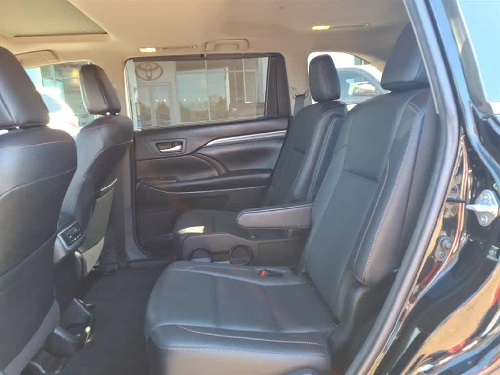 Thumbnail: 2018 Toyota Highlander - 28