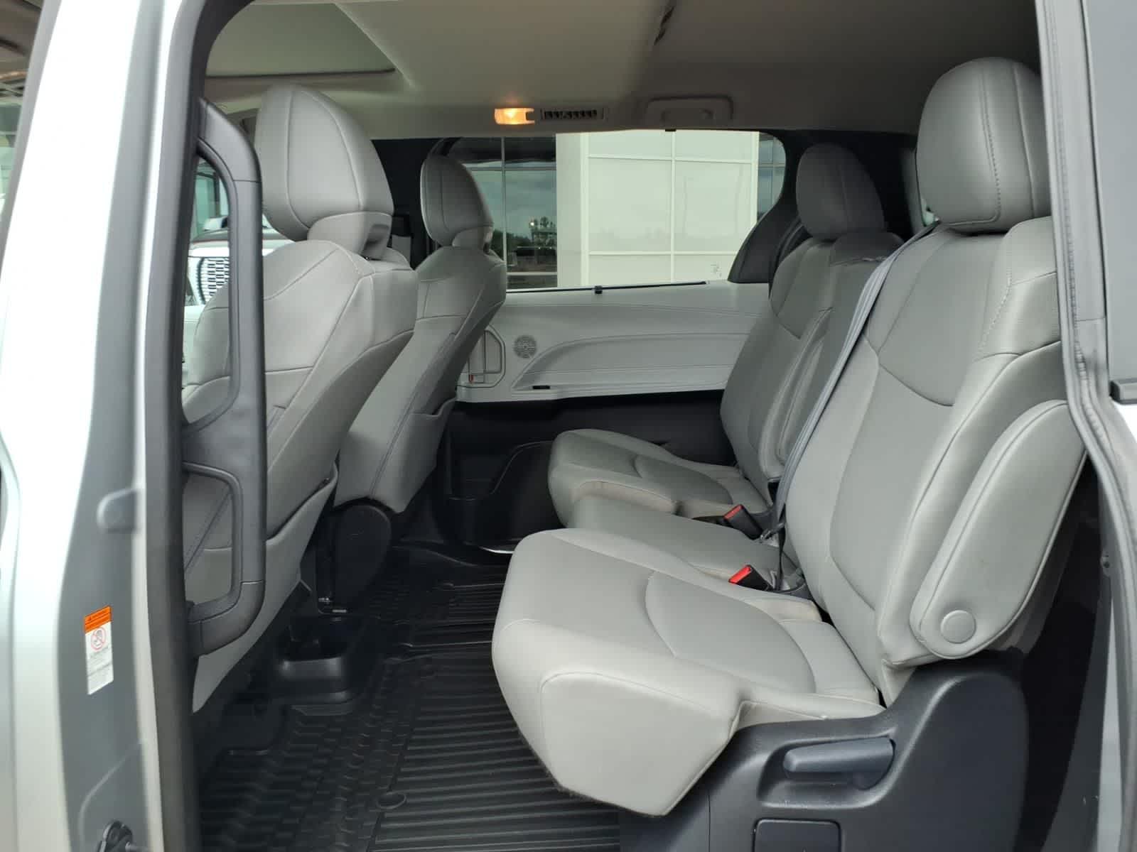 Thumbnail: 2025 Toyota Sienna - 28
