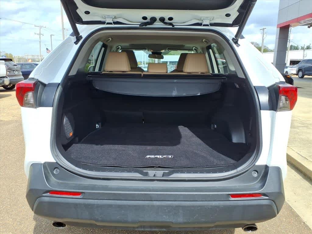 Thumbnail: 2019 Toyota RAV4 - 8