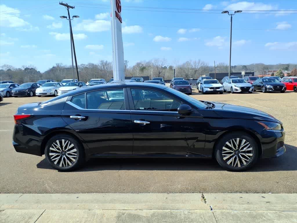 Thumbnail: 2024 Nissan Altima - 4