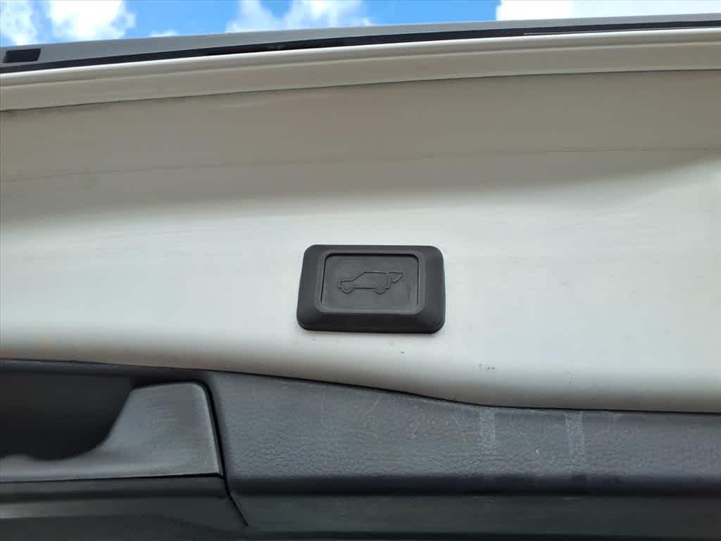 Thumbnail: 2022 Toyota RAV4 - 9