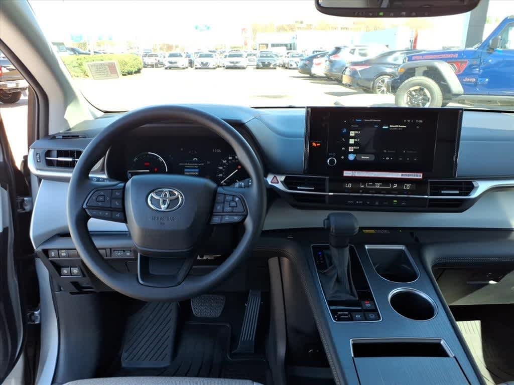 Thumbnail: 2025 Toyota Sienna - 9