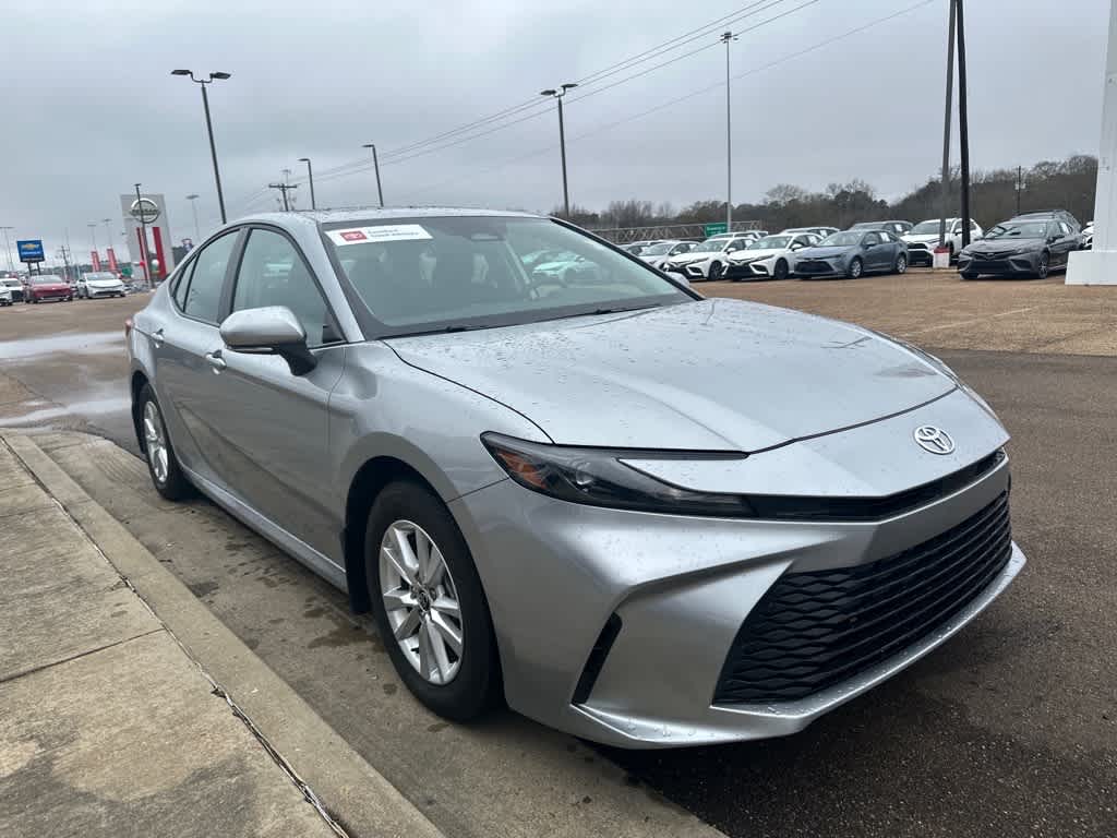 2025 Toyota Camry LE 3