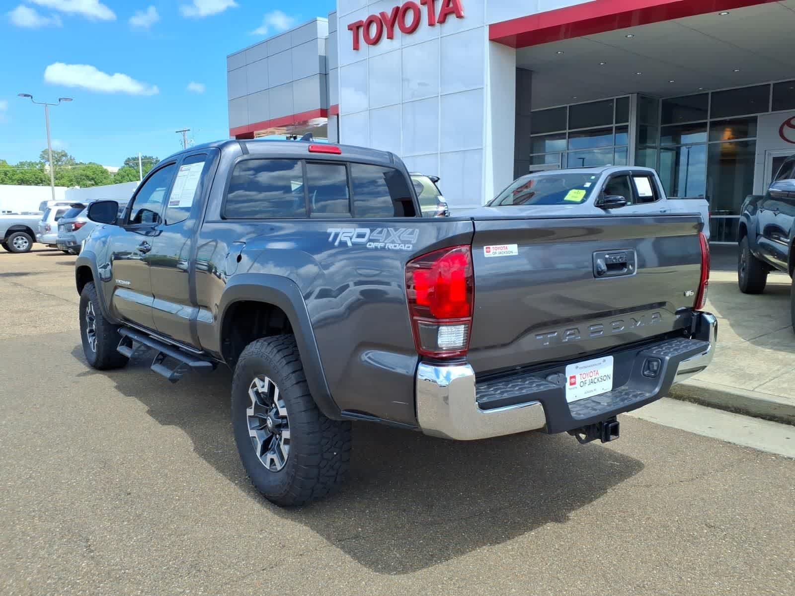 Thumbnail: 2018 Toyota Tacoma - 7