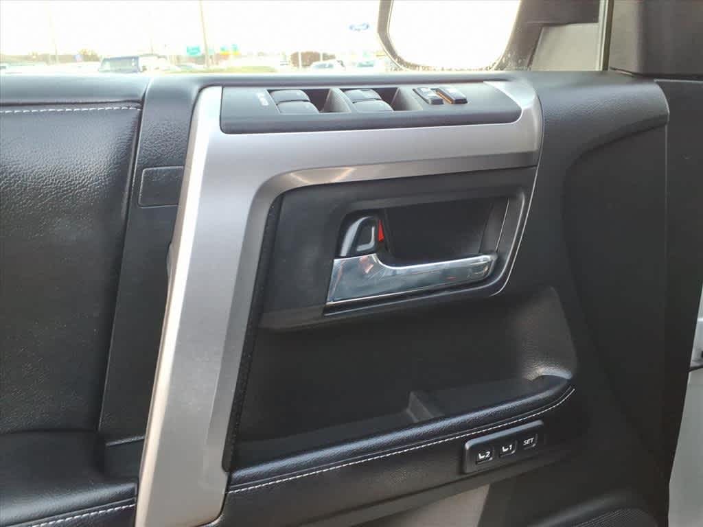 Thumbnail: 2016 Toyota 4Runner - 13