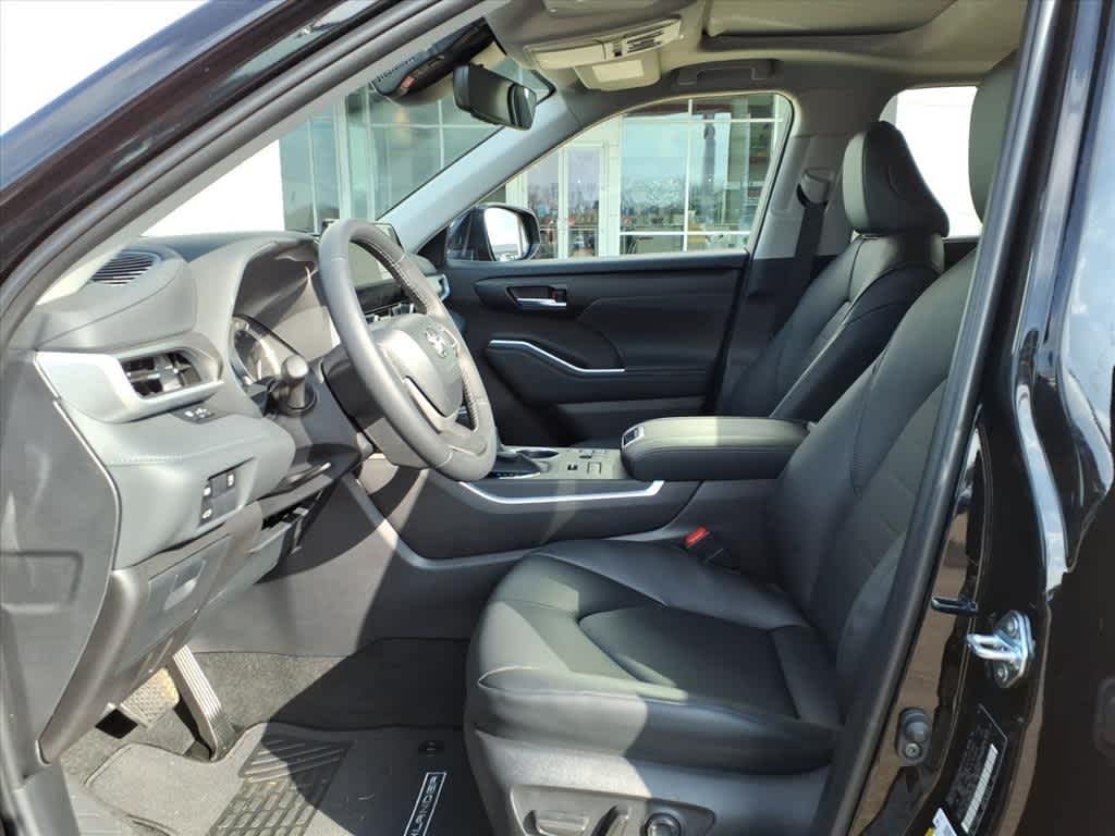 Thumbnail: 2026 Toyota Highlander - 25